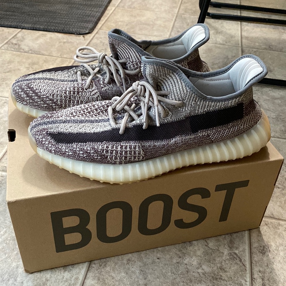 8/10 Adidas Yeezy 350 Zyon
